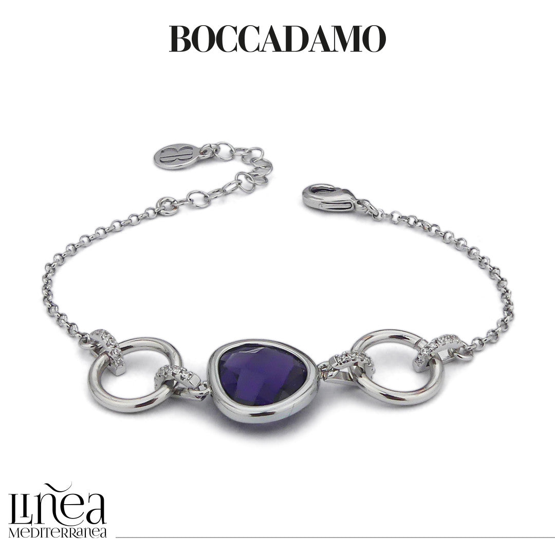 Anello con cristallo sfaccettato acquamarina con griffe di zirconi Anello con cristallo sfaccettato acquamarina con griffe di zirconi