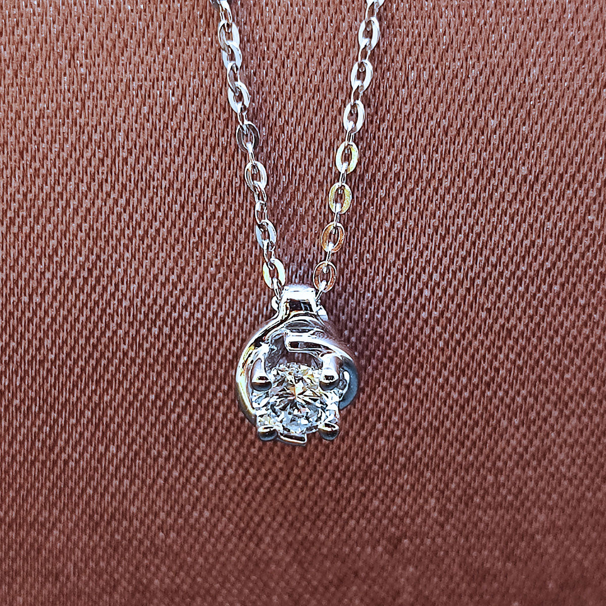 Salvini Be happy collana con lettera C in oro bianco e diamanti 20089232 Salvini Be happy collana con lettera C in oro bianco e diamanti 20089232