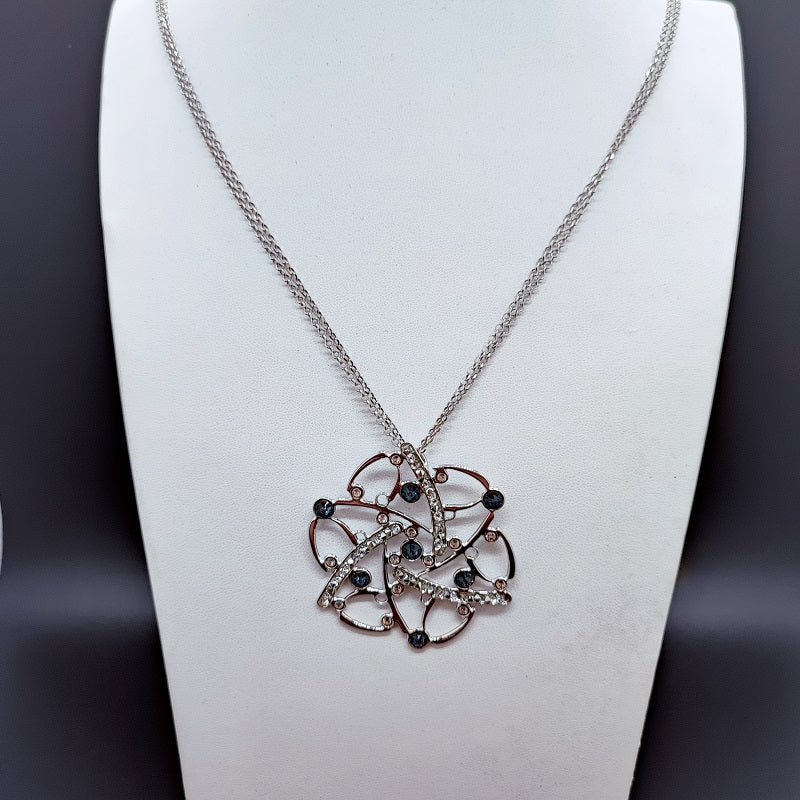 YAZILIND Collana Girocollo Etnica Boho – Maxi Ciondolo Con Nappa – Lega Color Argento Antico