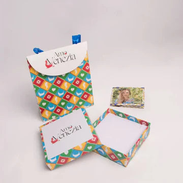 AMOVENEZIA Orecchini in Metallo con cristalli colorati