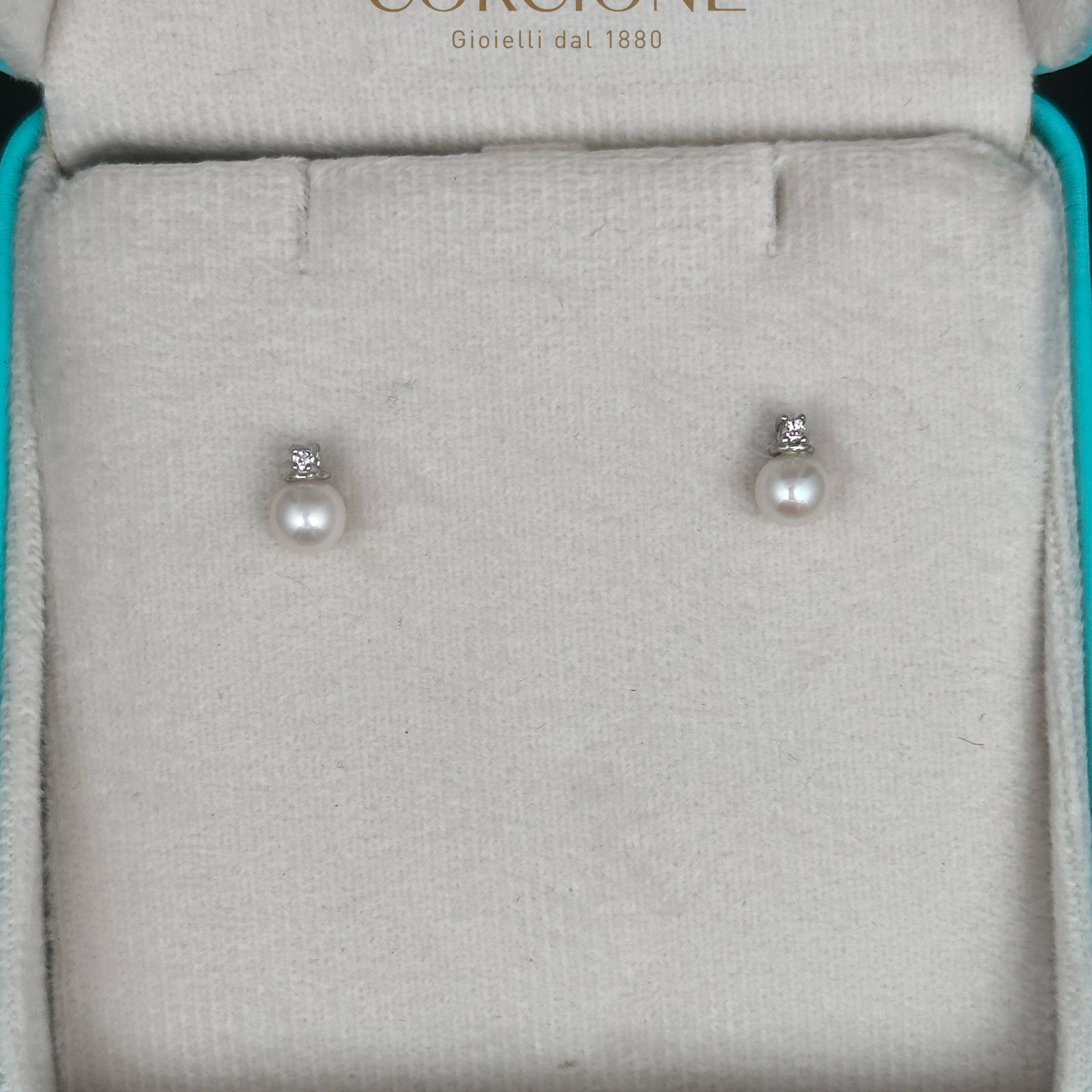 LUCE DI DONNAORO Orecchini di Perle Selene 5-5.5mm e Diamanti 0.03ct in Oro Bianco 18kt