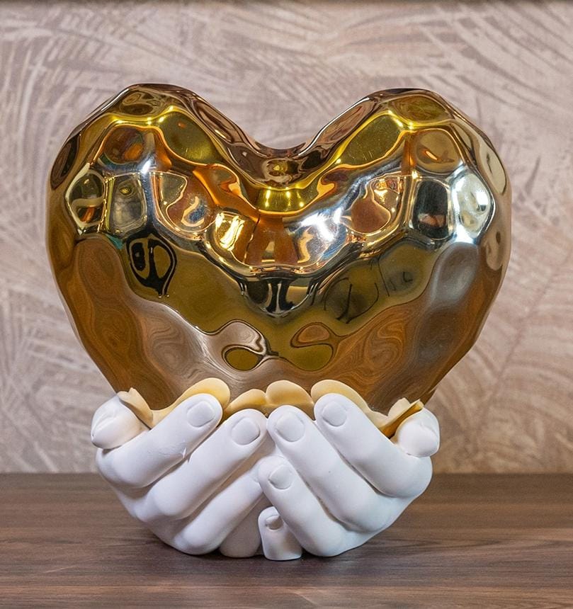 Scultura “Cuore nelle Mani” – Decorazione in ceramica dorata BONGELLI PREZIOSI