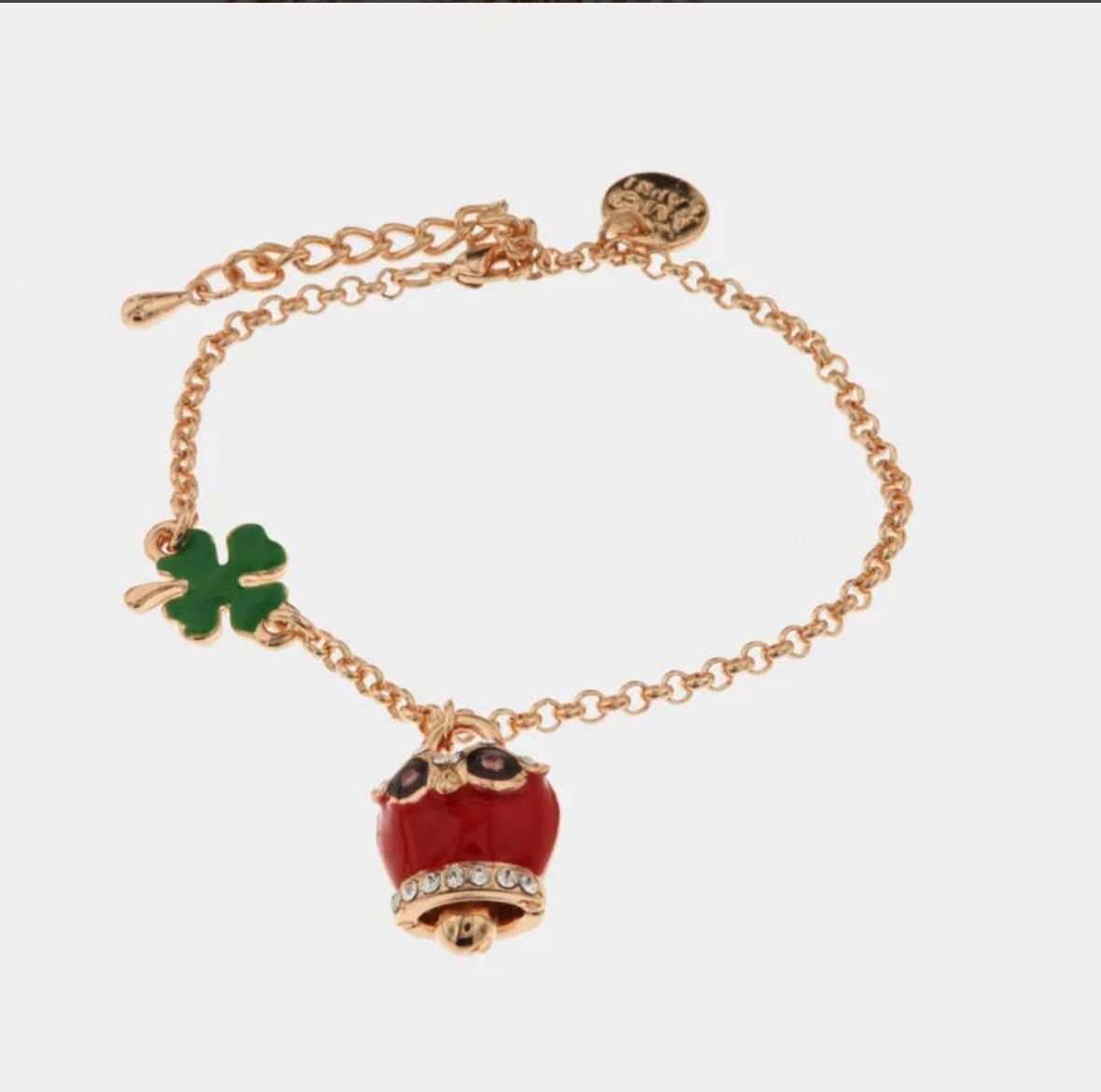 Bracciale in Metallo con quadrifoglio e campanella portafortuna a gufo con smalto rosso e cristalli bianchi AMOCAPRI
