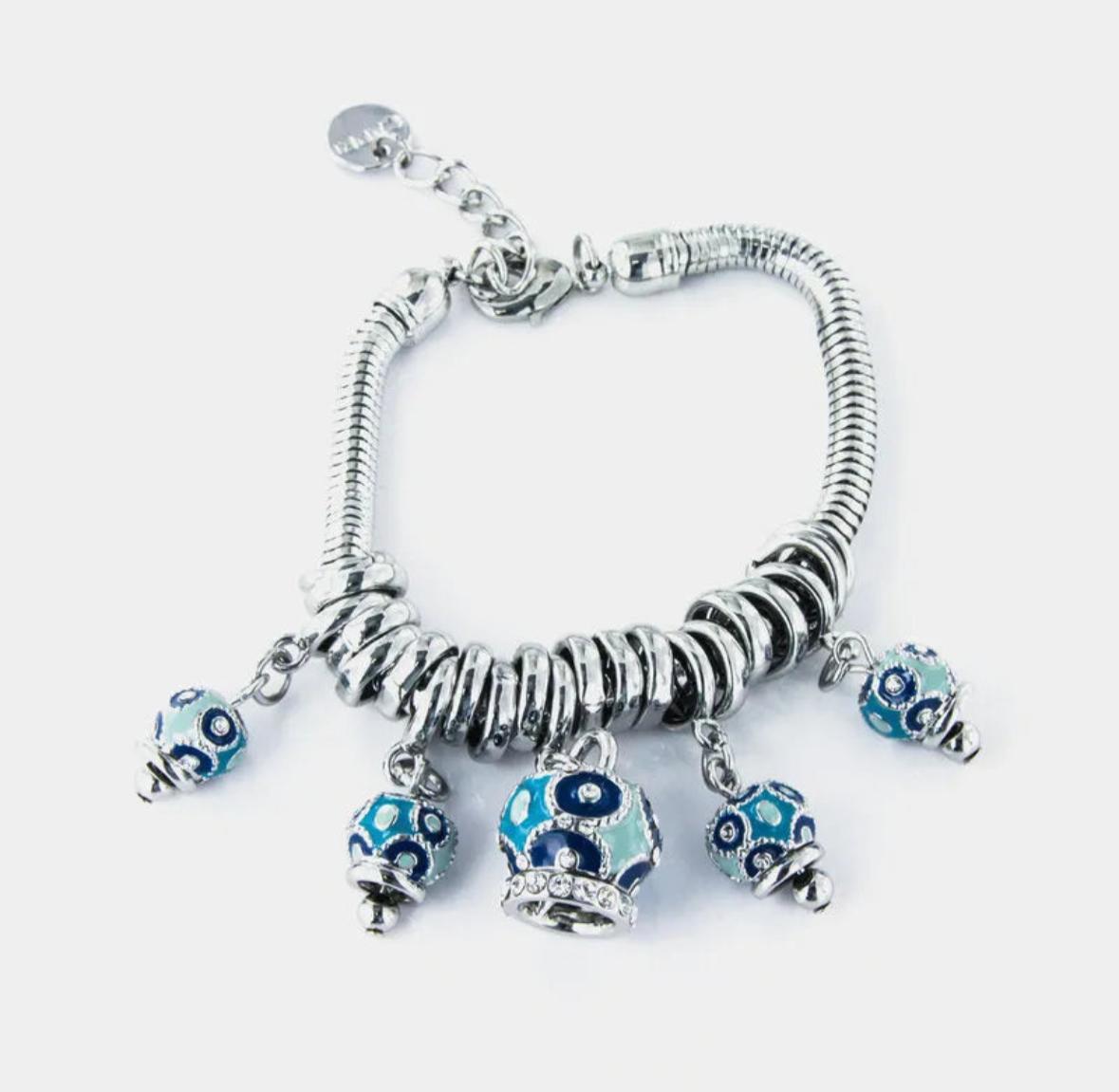 Bracciale in Metallo multiciondoli pendenti con campanelle azzurre e cristalli luminosi AMOCAPRI