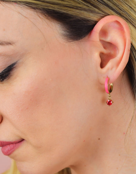 BOCCADAMO MYA Orecchini Dorati a Cerchio M con Smalto e Zircone Fucsia