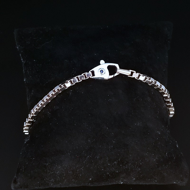 Bracciale CHIMENTO in Argento 925 con piastra squadrata con logo inciso sul lato e zaffiro Blu