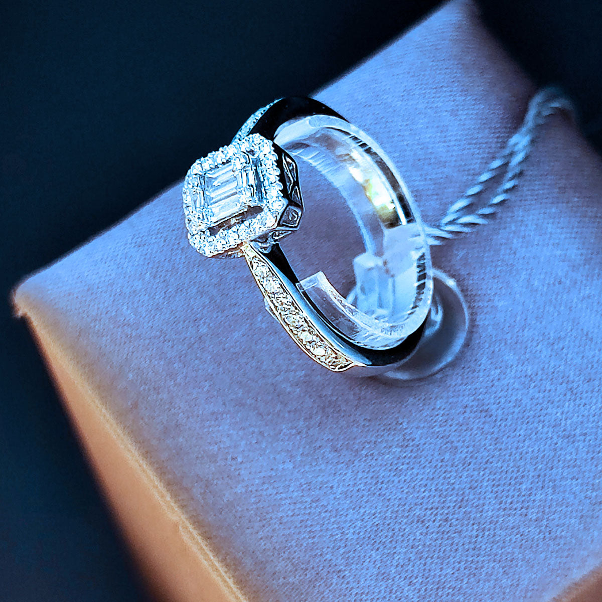 Anello Donna SALVINI Emerald Magia in oro Bianco 18kt con Diamanti ct 0.30