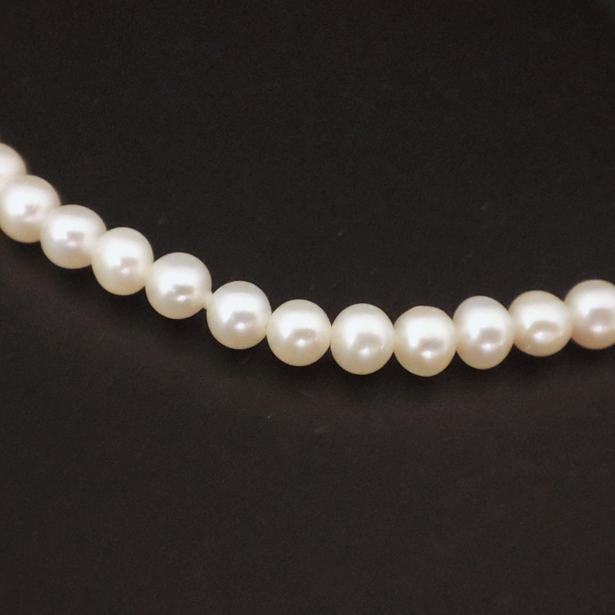 Girocollo Donna SALVINI Java in Oro Bianco e Perle 4-4.5mm