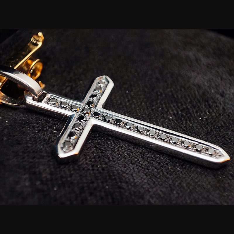 Pendente a Croce CHIMENTO IMMAGINI SACRE in Oro Bianco e Diamanti Black 0.14ct
