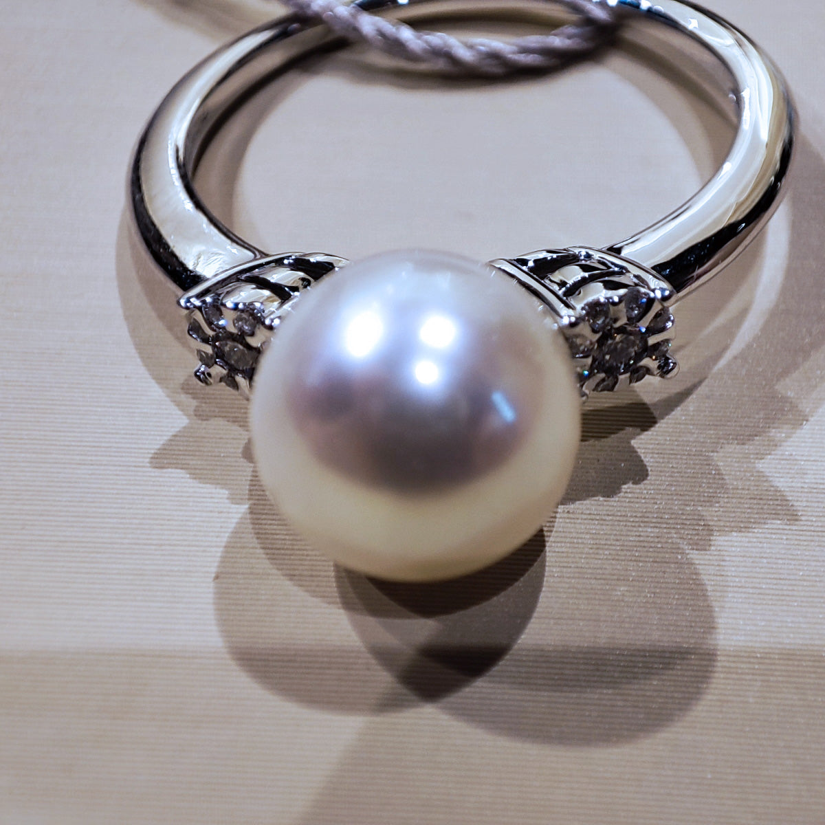 Anello SALVINI Daphne in Oro Bianco con Perla e Diamanti