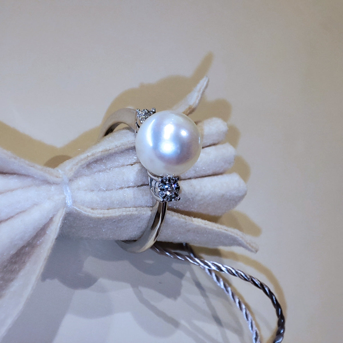 Anello SALVINI Daphne in Oro Bianco con Perla e Diamanti