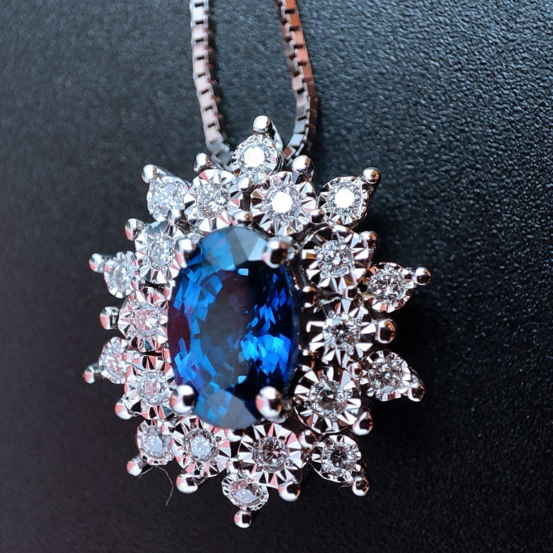 Collana DonnaOro Mistero con pendente in Oro bianco 18kt con Zaffiro e Diamanti