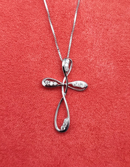 Collana DonnaOro DEVOTION con Croce in Oro Bianco 18kt e Diamanti 0.17CT