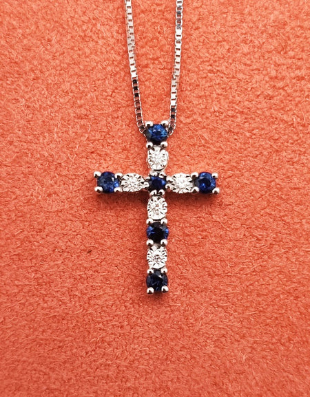 Collana DonnaOro INTENSA con Croce in Oro Bianco 18kt, Diamanti e Zaffiri
