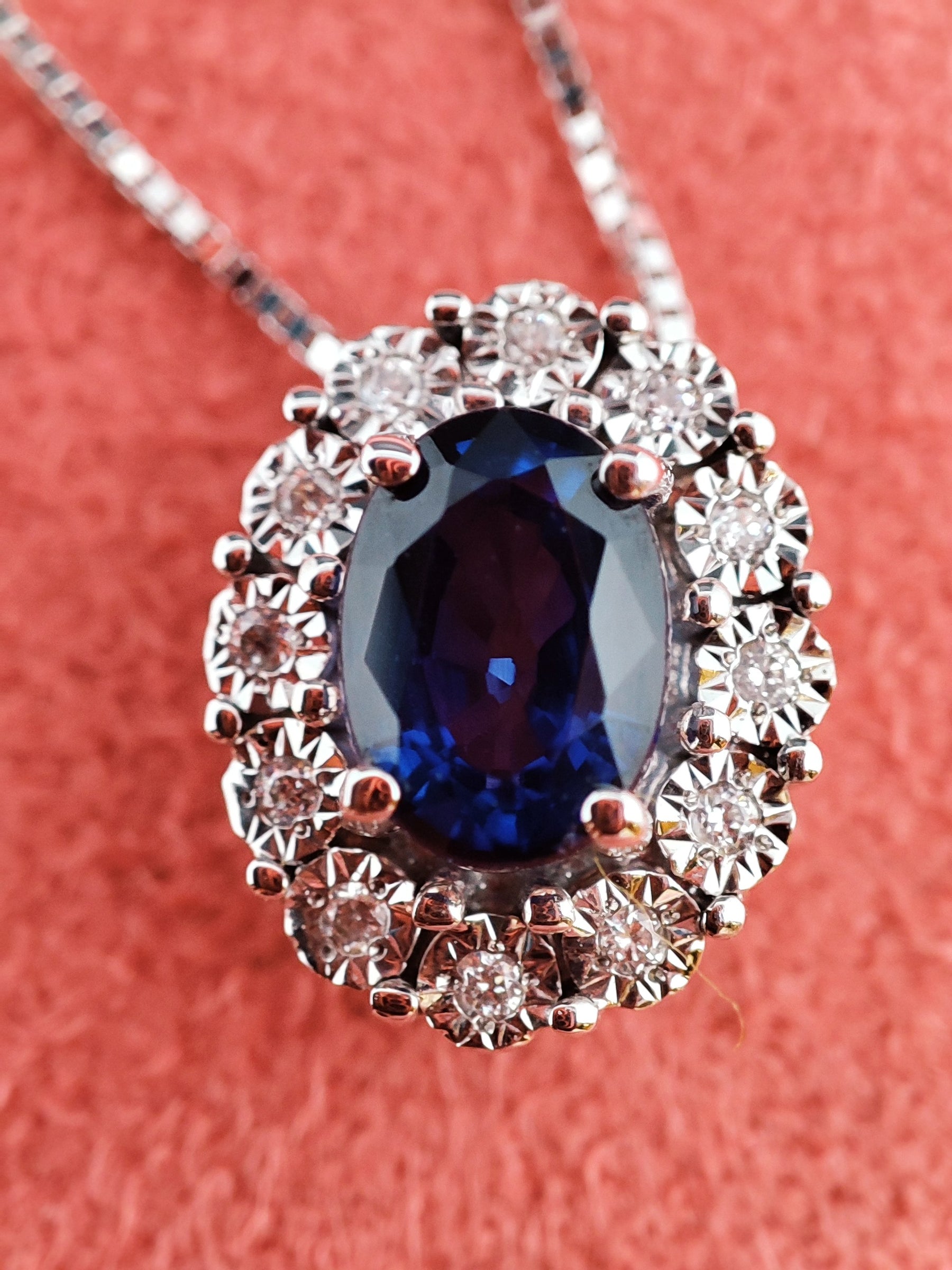 Collana DonnaOro MAGIA con cestino in Oro Bianco 18kt, Diamanti e Zaffiro