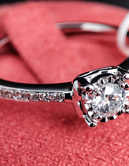 DonnaOro Anello Solitario Incanto in Oro 18kt e Diamanti 0.17ct