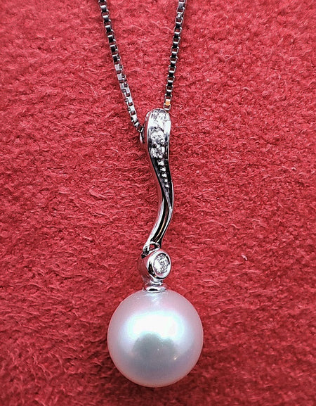 Collana DonnaOro con pendente in Oro bianco 18kt Diamante e Perla DELTA