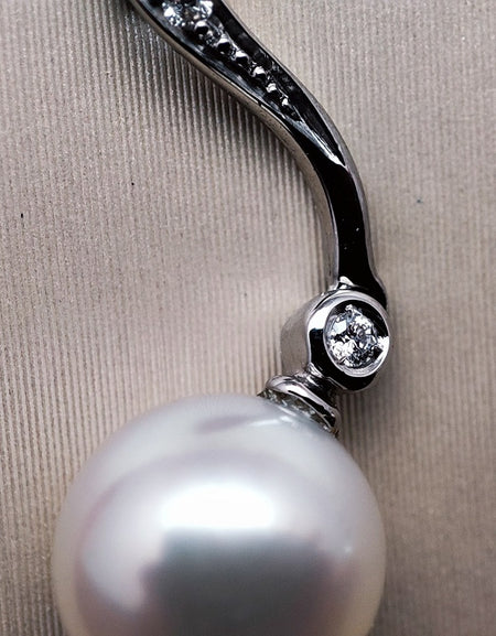 Orecchini DonnaOro in Oro Bianco 18kt Diamanti e Perle DELTA