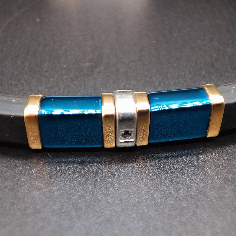 Bracciale Uomo BOCCADAMO MAN in caucciù nero e PVD blu e dorato con zircone