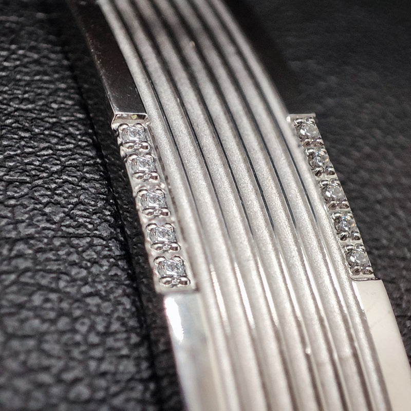 Bracciale Uomo BOCCADAMO MAN con piastrina rigata in Acciaio e zirconi bianchi