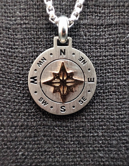 Collana Uomo BOCCADAMO MAN in Acciaio con pendente circolare e rosa dei venti rosè